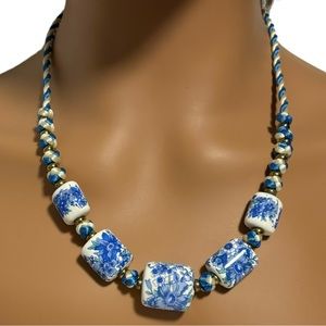 Gorgeous hand-painted ceramic & rope necklace blue & white floral NEW NWOT GIFT